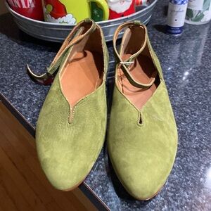 Charleston Shoe Co Suede Ballet ankle closure Flat in green Size 10